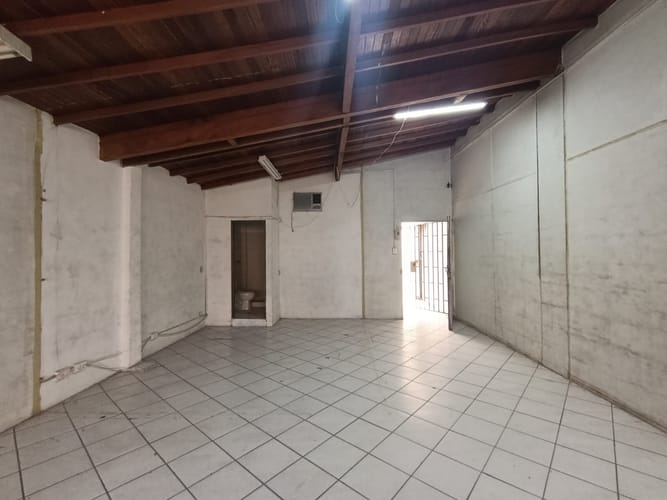 Bodega en arriendo en Guayaquil, Medellín, 66 m² · foto 8 de 9