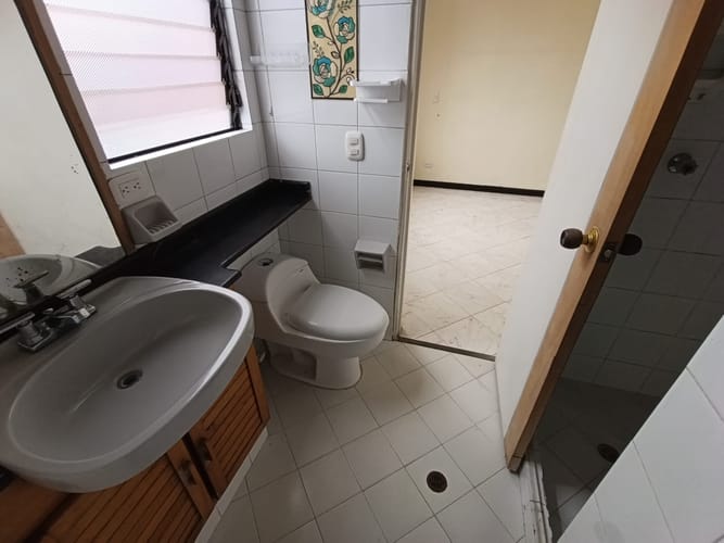 Apartamento de 3 alcobas en arriendo en Carlos E. Restrepo, Medellín, 94 m² · foto 14 de 15