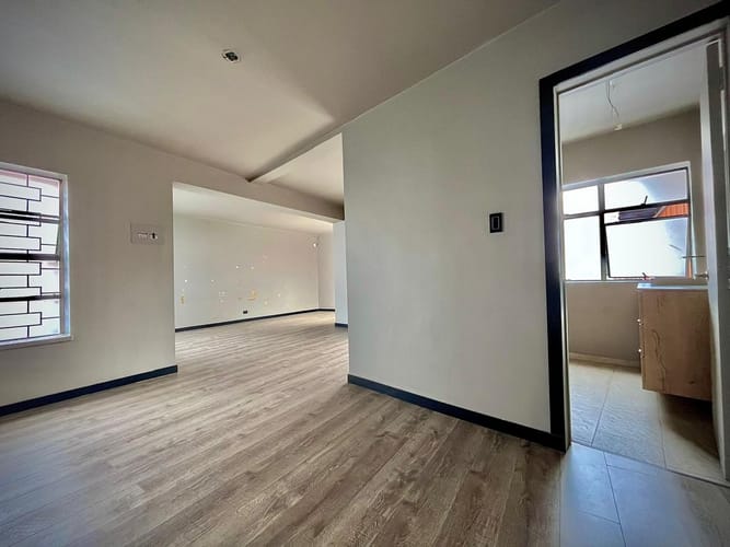 Casa de 7 alcobas en venta en La Esmeralda, Bogotá, 300 m² · foto 13 de 24