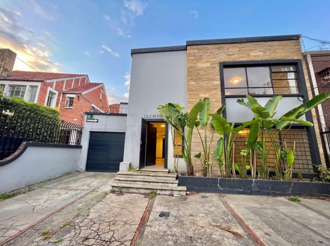 Casa de 7 alcobas en venta en La Esmeralda, Bogotá, 300 m² · foto 3 de 24