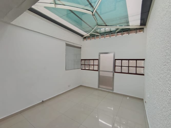 Apartamento de 3 alcobas en arriendo en Laureles, Medellín, 80 m² · foto 3 de 17