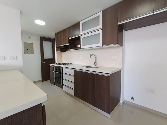 Apartamento de 4 alcobas en arriendo en El Poblado, Medellín, 114 m² · foto 3 de 13