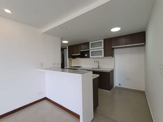 Apartamento de 4 alcobas en arriendo en El Poblado, Medellín, 114 m² · foto 4 de 13