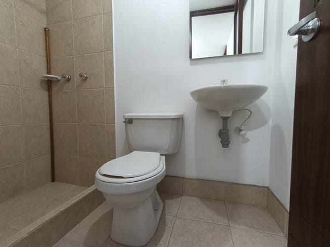 Apartamento de 4 alcobas en arriendo en El Poblado, Medellín, 114 m² · foto 7 de 13