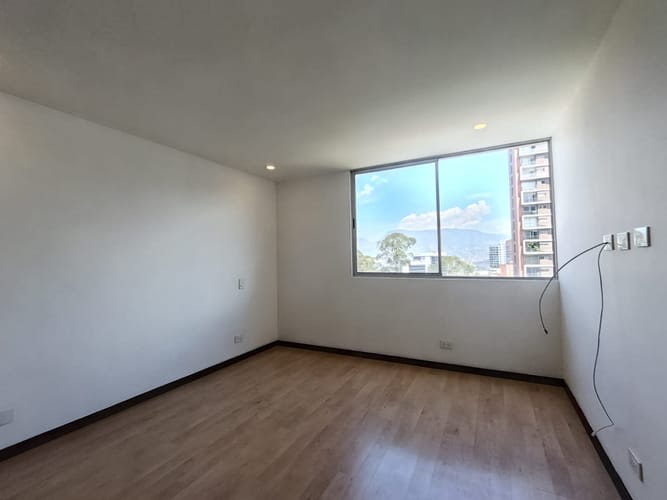 Apartamento de 4 alcobas en arriendo en El Poblado, Medellín, 114 m² · foto 11 de 13