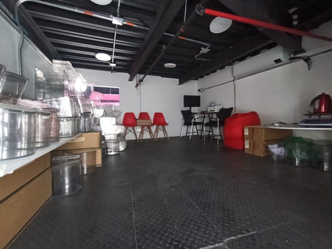 Local en arriendo en Laureles, Medellín, 31 m² · foto 8 de 9