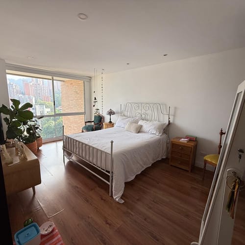 Apartamento de 2 alcobas en arriendo en El Poblado, Medellín, 99 m² · foto 3 de 18