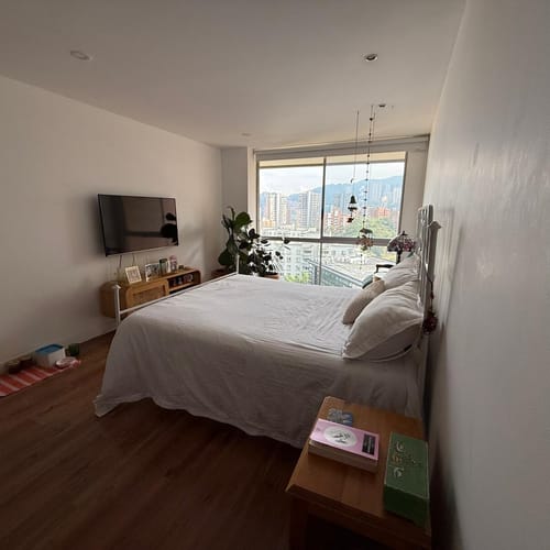 Apartamento de 2 alcobas en arriendo en El Poblado, Medellín, 99 m² · foto 4 de 18