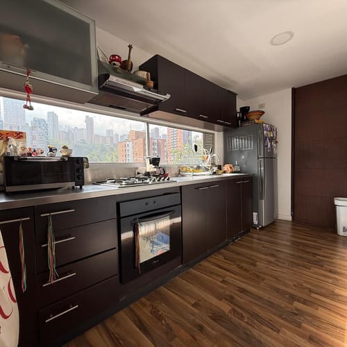 Apartamento de 2 alcobas en arriendo en El Poblado, Medellín, 99 m² · foto 16 de 18