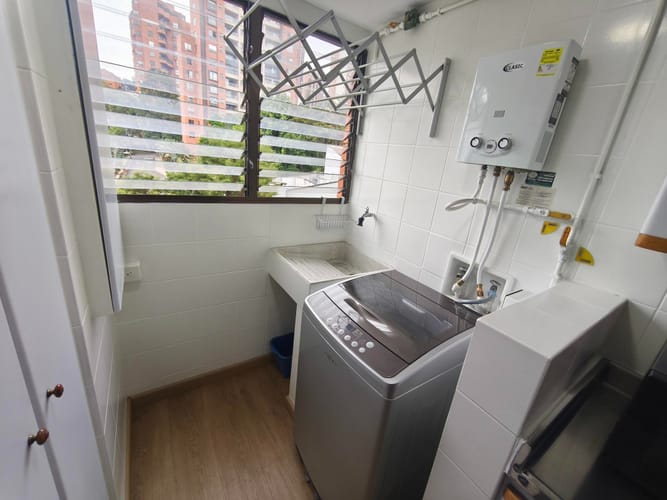 Apartamento de 2 alcobas en venta en La Linde, Medellín, 69 m² · foto 3 de 13