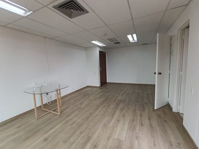 Oficina en arriendo en El Poblado, Medellín, 30 m² · foto 2 de 12