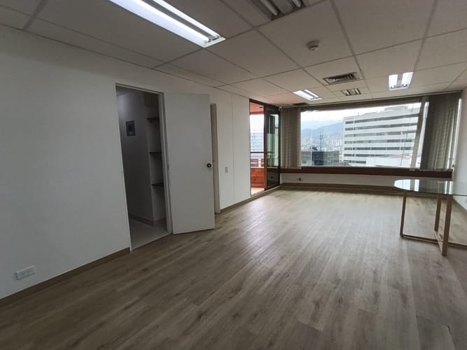 Oficina en arriendo en El Poblado, Medellín, 30 m² · foto 7 de 12