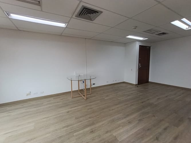 Oficina en arriendo en El Poblado, Medellín, 30 m² · foto 8 de 12
