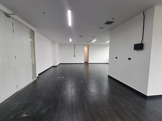 Oficina en arriendo en El Castillo, Medellín, 116 m² · foto 5 de 14