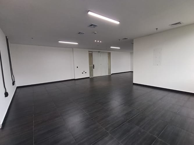 Oficina en arriendo en El Castillo, Medellín, 116 m² · foto 7 de 14