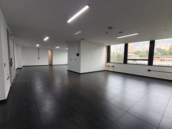Oficina en arriendo en El Castillo, Medellín, 116 m² · foto 10 de 14
