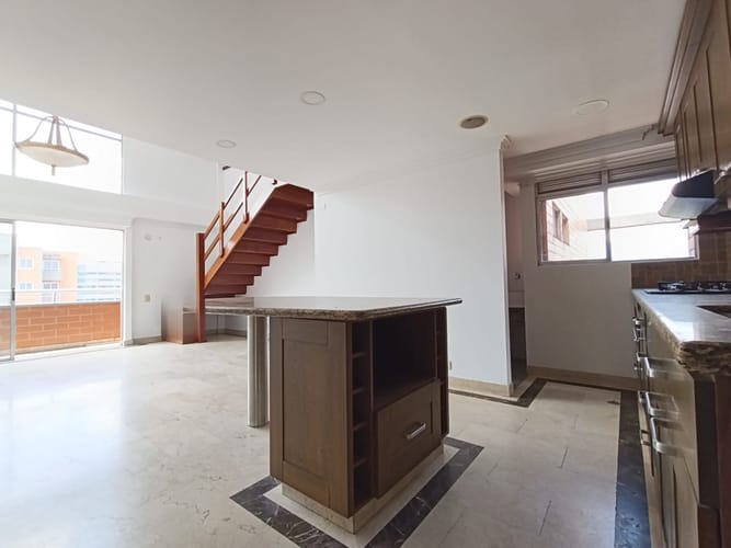 Apartamento de 3 alcobas en arriendo en El Poblado, Medellín, 121 m² · foto 3 de 17