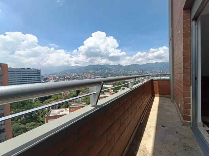 Apartamento de 3 alcobas en arriendo en El Poblado, Medellín, 121 m² · foto 4 de 17