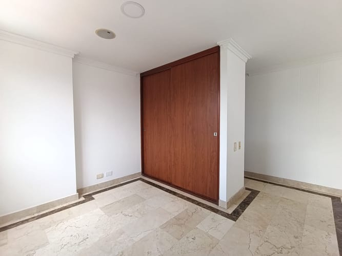 Apartamento de 3 alcobas en arriendo en El Poblado, Medellín, 121 m² · foto 10 de 17