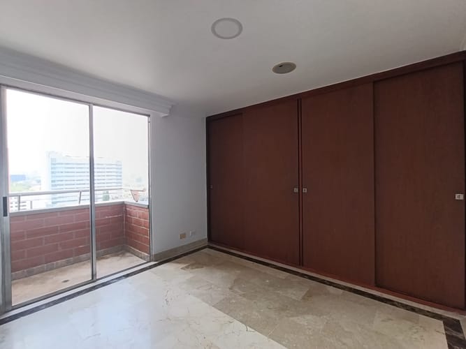 Apartamento de 3 alcobas en arriendo en El Poblado, Medellín, 121 m² · foto 13 de 17