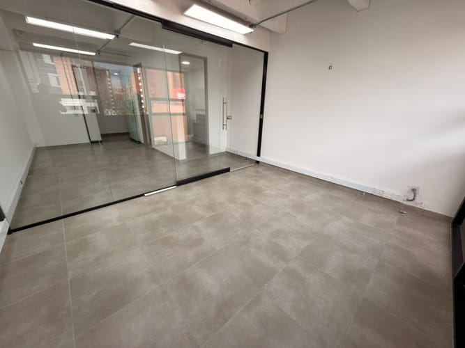 Oficina en arriendo en Laureles, Medellín, 36 m² · foto 6 de 9