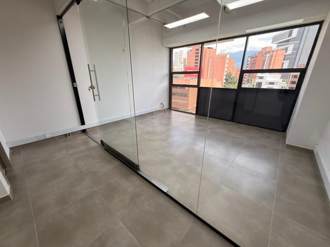 Oficina en arriendo en Laureles, Medellín, 36 m² · foto 7 de 9