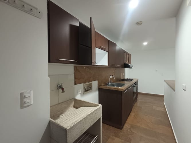 Apartamento de 2 alcobas en arriendo en Las Lomitas, Sabaneta, 134 m² · foto 4 de 19