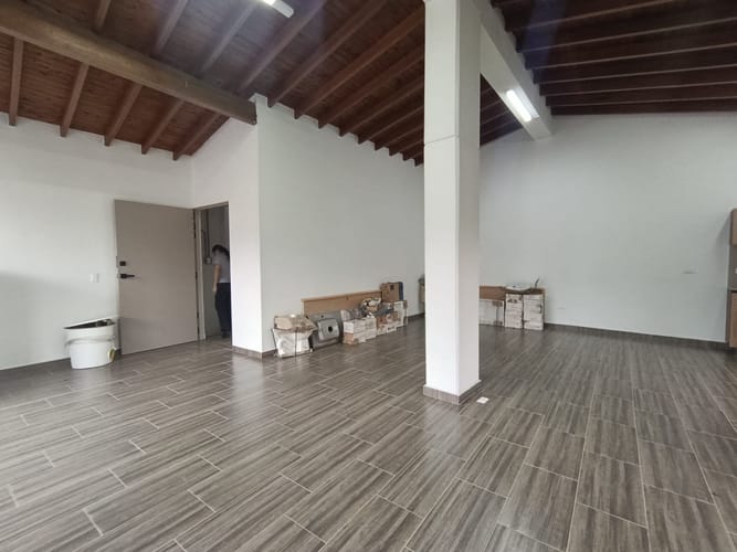 Oficina en arriendo en Cristo Rey, Medellín, 75 m² · foto 2 de 11