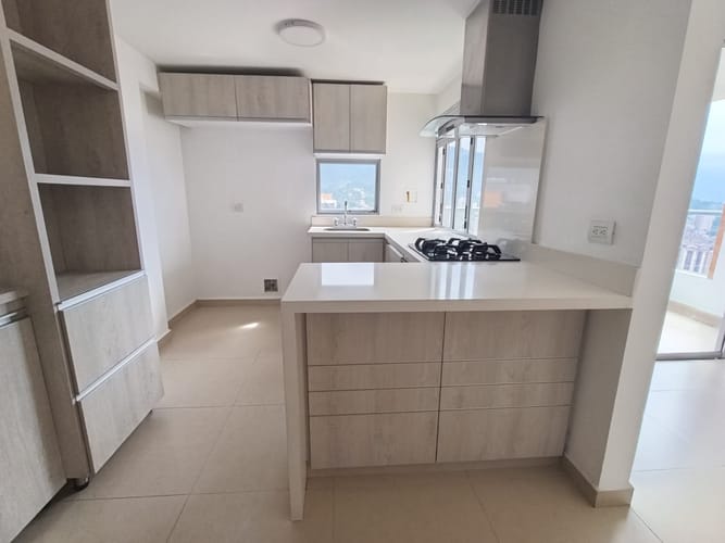 Apartamento de 2 alcobas en arriendo en Loma Del Escobero, Envigado, 92 m² · foto 2 de 16