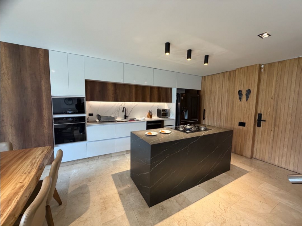 Casa en Venta en Montessori, Envigado