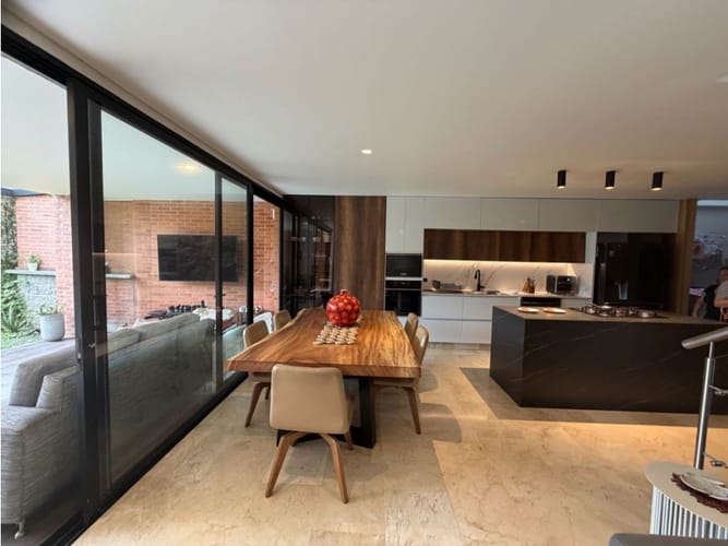 Casa de 3 alcobas en venta en Montessori, Envigado, 202 m² · foto 4 de 18