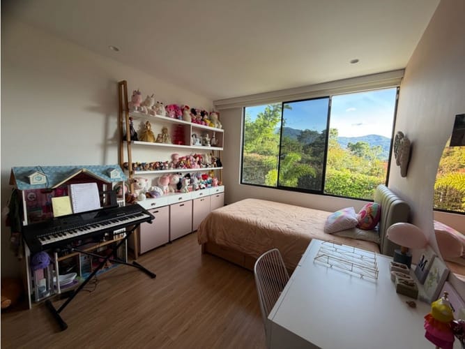 Casa de 3 alcobas en venta en Montessori, Envigado, 202 m² · foto 11 de 18