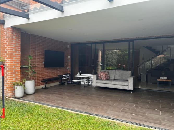 Casa de 3 alcobas en venta en Montessori, Envigado, 202 m² · foto 15 de 18