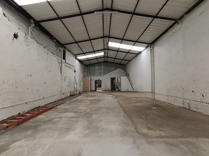 Bodega en arriendo en Manrique Central, Medellín, 142 m² · foto 2 de 9