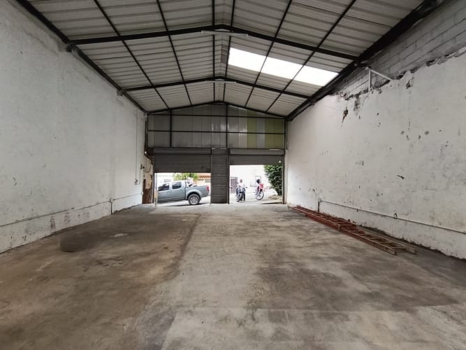 Bodega en arriendo en Manrique Central, Medellín, 142 m² · foto 5 de 9