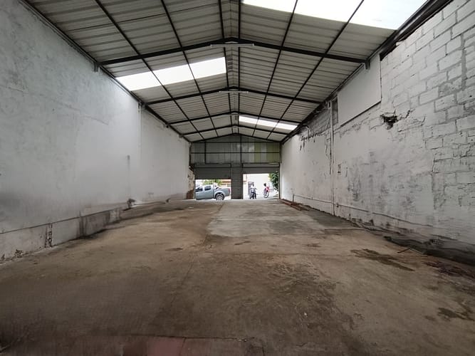 Bodega en arriendo en Manrique Central, Medellín, 142 m² · foto 6 de 9