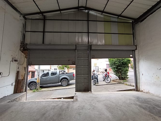 Bodega en arriendo en Manrique Central, Medellín, 142 m² · foto 8 de 9