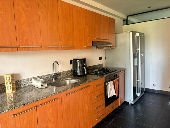 Apartaestudio en arriendo en El Poblado, Medellín, 62 m² · foto 9 de 11