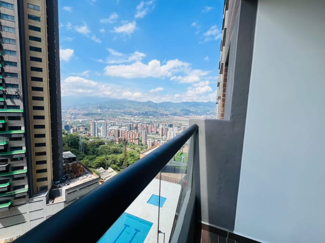Apartamento de 3 alcobas en arriendo en Asomadera No.2, Medellín, 76 m² · foto 2 de 16
