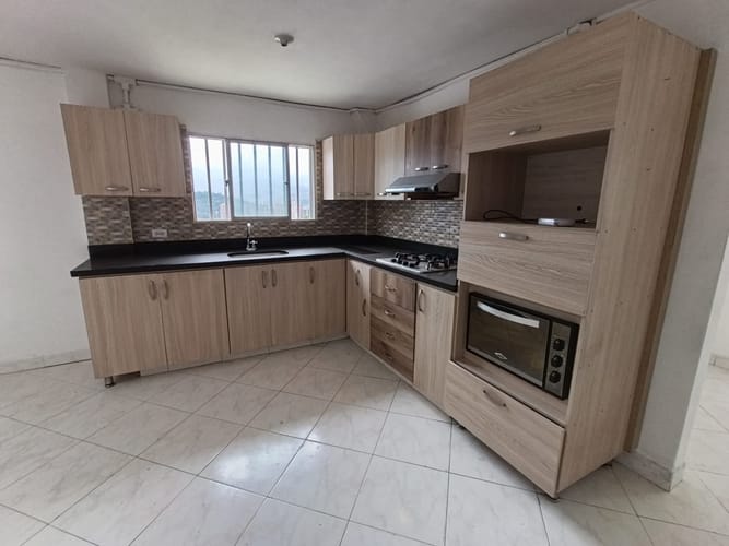 Casa de 3 alcobas en arriendo en Robledo, Medellín, 160 m² · foto 2 de 20