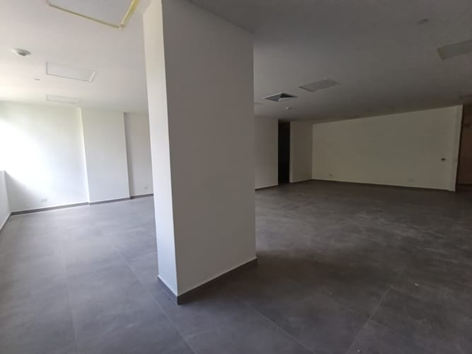Oficina en arriendo en El Poblado, Medellín, 433 m² · foto 2 de 13