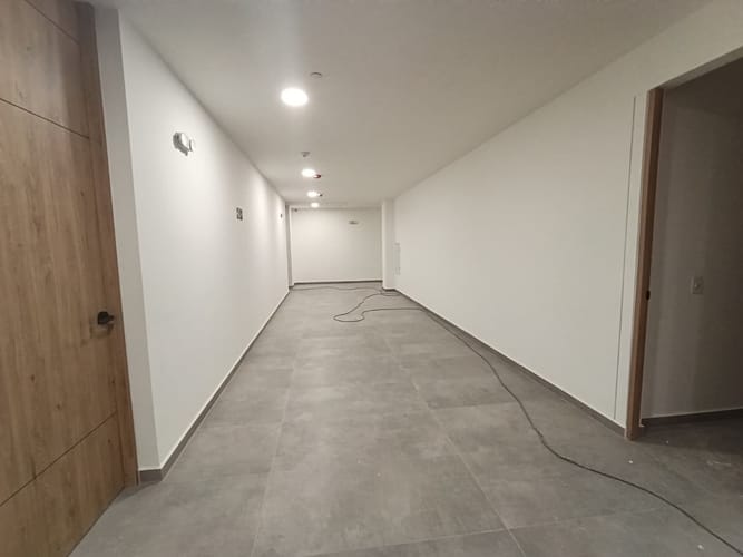 Oficina en arriendo en El Poblado, Medellín, 433 m² · foto 4 de 13