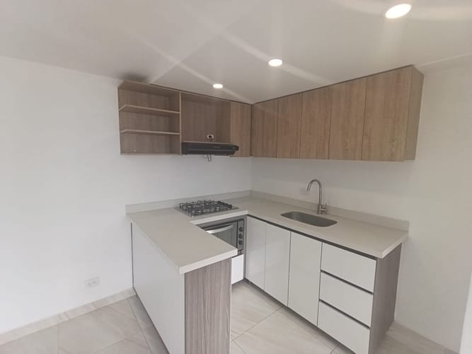 Apartamento de 3 alcobas en arriendo en Bucaros, Bello, 58 m² · foto 2 de 16