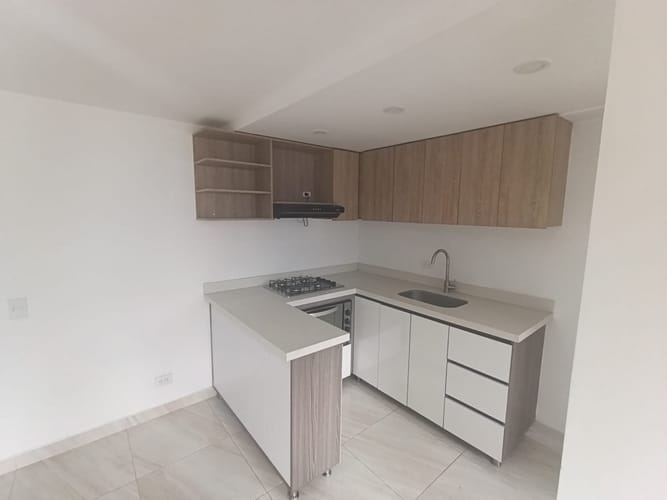 Apartamento de 3 alcobas en arriendo en Bucaros, Bello, 58 m² · foto 3 de 16