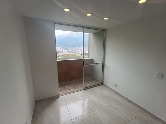 Apartamento de 3 alcobas en arriendo en Bucaros, Bello, 58 m² · foto 4 de 16