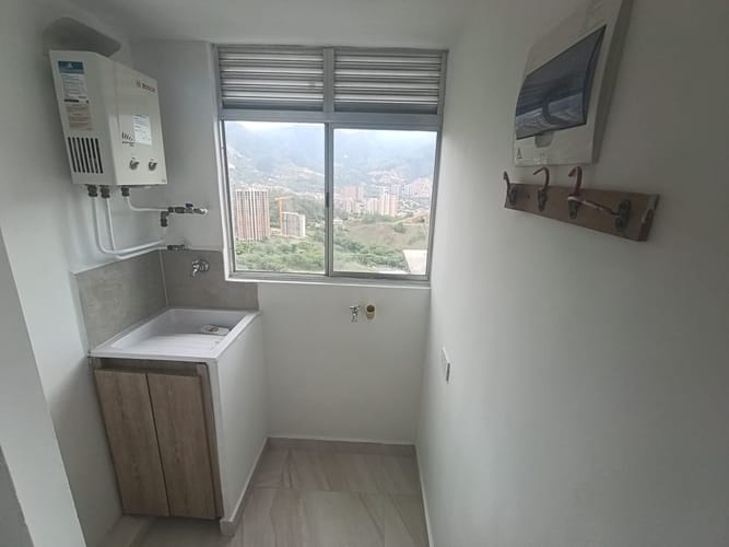 Apartamento de 3 alcobas en arriendo en Bucaros, Bello, 58 m² · foto 7 de 16