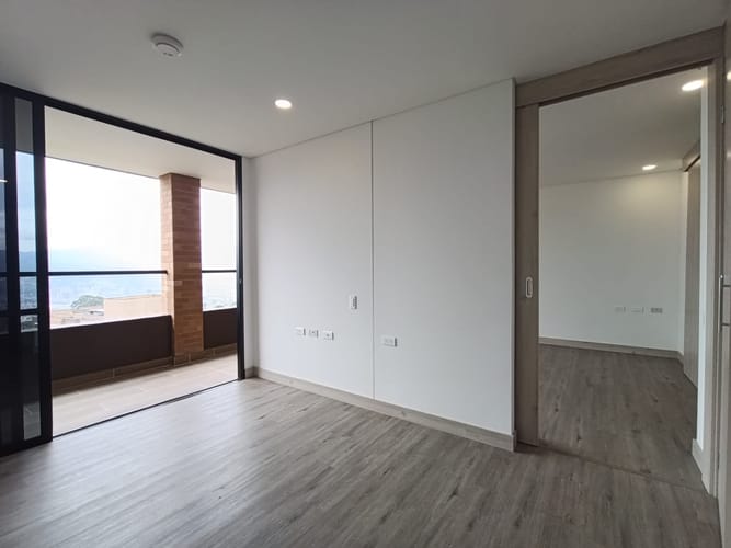 Apartaestudio en arriendo en Loma Del Escobero, Envigado, 60 m² · foto 2 de 15