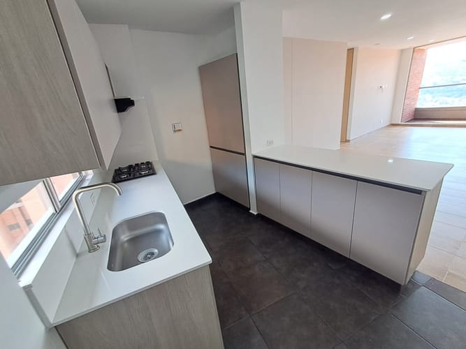 Apartamento de 3 alcobas en arriendo en Los Balsos, Medellín, 102 m² · foto 3 de 24