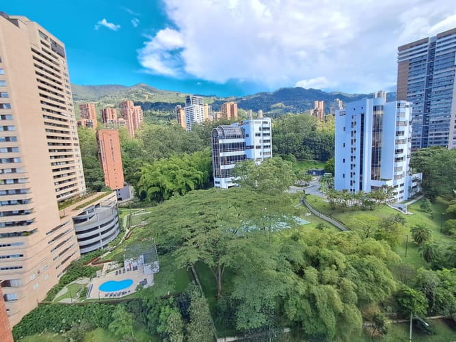 Apartamento de 3 alcobas en arriendo en Los Balsos, Medellín, 102 m² · foto 22 de 24