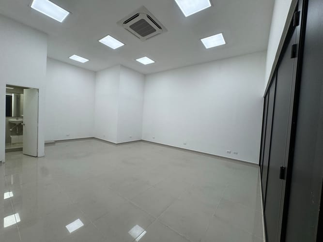 Oficina en arriendo en El Poblado, Medellín, 41 m² · foto 2 de 12